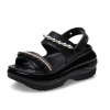 Sandały Crocs (WMNS) Mega Crush Pearl Ruffle w kolorze czarnym 210179