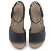 Sandały na koturnie Crocs (WMNS) Brooklyn Ankle Strap w kolorze czarno-beżowym 209406-07H