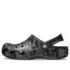 Sandały plażowe Crocs Classic Clog Camouflage Printing w kolorze czarnym, unisex, 206454-001