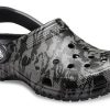 Sandały plażowe Crocs Classic Clog Camouflage Printing w kolorze czarnym, unisex, 206454-001