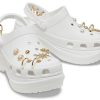 Sandały sportowe Crocs (WMNS) Clog Outdoor Classic w kolorze białym 207389-103