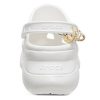Sandały sportowe Crocs (WMNS) Clog Outdoor Classic w kolorze białym 207389-103