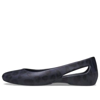 Sandały sportowe Crocs (WMNS) w kolorze głębokiego błękitu z nadrukiem w panterkę 206210-90L