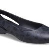 Sandały sportowe Crocs (WMNS) w kolorze głębokiego błękitu z nadrukiem w panterkę 206210-90L